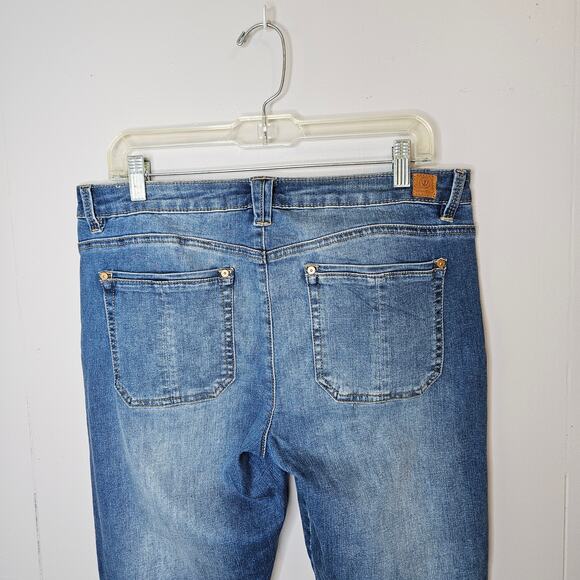 Wit & Wisdom 12P Ankle Length Frayed Hem Jeans Mid Rise Medium Wash Fading - Picture 5 of 13